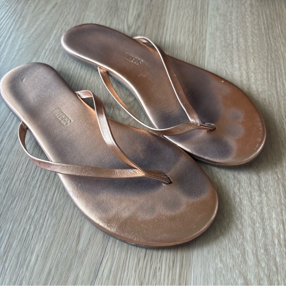 ** TKEES size 7 Rose Gold Flip Flops